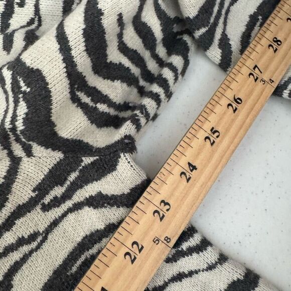 Daily Ritual Women’s Zebra Striped Sweater Size Large Acrylic Blend Round Neck - Picture 6 of 9